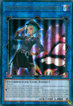DUPO-DE038 Streifenpolizistin aus der Unterwelt (ULTRA RARE)
